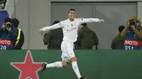 Penyerang Real Madrid, Cristiano Ronaldo usai cetak gol ke gawang Shakhtar Donetsk (Reuters/Liputan6)