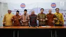 Presidium IRC, Din Syamsuddin (tengah) bersama tokoh lintas agama usai membacakan pernyataan sikap terkait krisis Rohingya di Jakarta, Kamis (7/9). Mereka mengecam tindakan kekerasan atas etnis Rohingya. (Liputan6.com/Helmi Fithriansyah)