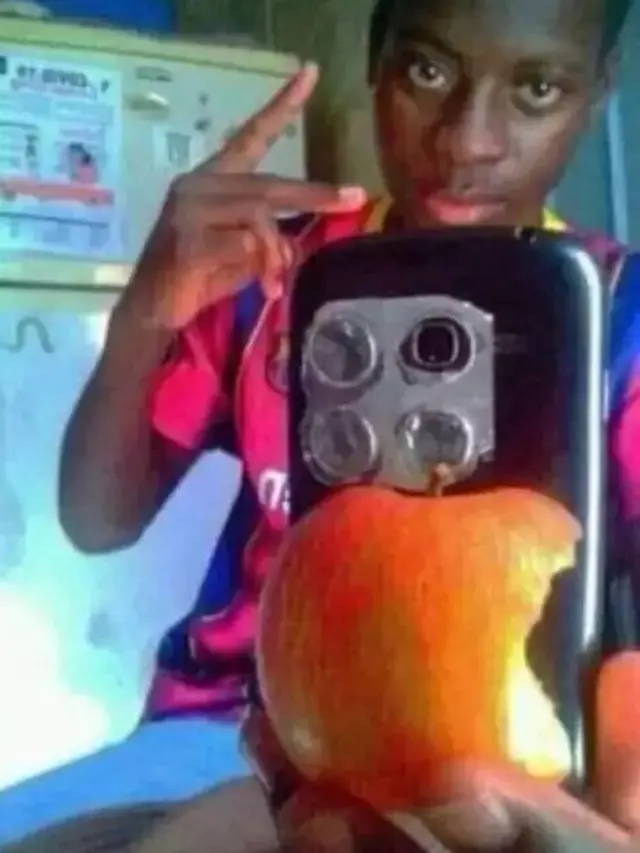 6 Potret Orang Mirror Selfie Pakai 'iPhone' Ini Kocak, Jadi Gagal Pamer
