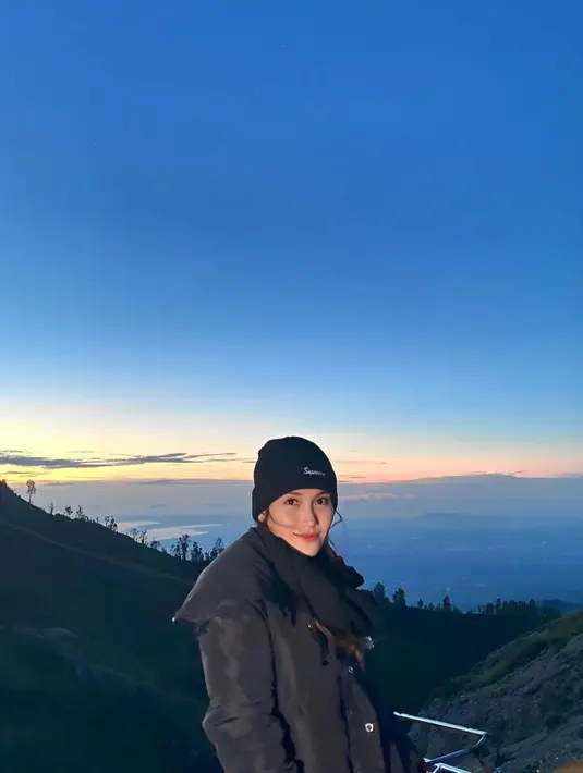 Saat berlibur di Banyuwangi, Ayu Ting Ting menyempatkan waktu berlibur ke beberapa tempat terkenal.