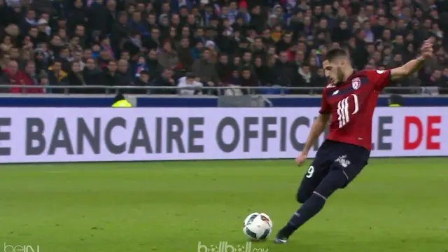 Mathieu Valbuena gagal mencetak gol dari jarak 5 meter ketika Lyon kalah 1-2 dari Lille