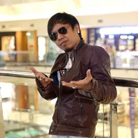 Vokalis band Radja, Ian Kasela melebarkan kariernya. Ia bermain dalam film layar lebar berjudul Musik Untuk Cinta. Lantas apa pertimbangannya hingga ia memutuskan untuk main film. (Nurwahyunan/Bintang.com)