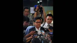Plt Sekjen PDIP, Hasto Kristiyanto saat menjawab pertanyaan wartawan di Bareskrim Mabes Polri, Jakarta, Selasa  (3/2/2015). Hasto diperiksa sebagai saksi terkait sejumlah pertemuannya dengan Abraham Samad. (Liputan6.com/Johan Tallo)