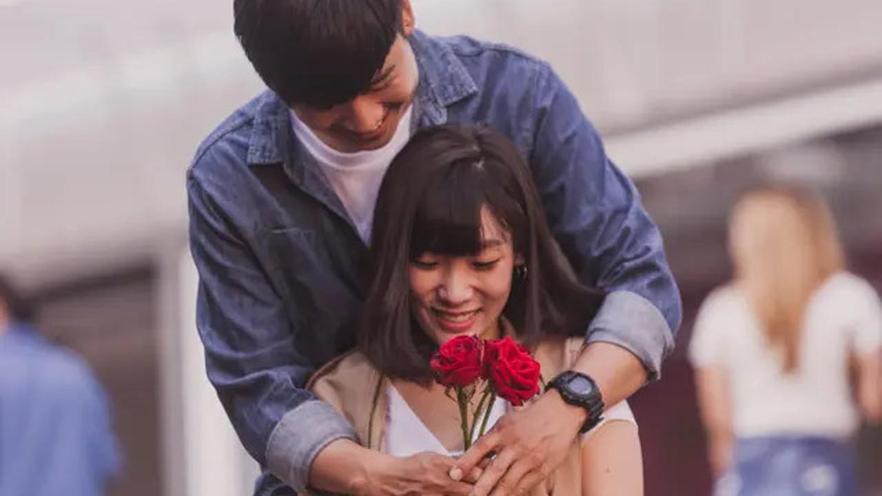 Kenali Tanda Cinta Lama Bersemi Kembali, Indikasi Perasaannya yang Kini Merindukanmu Lagi