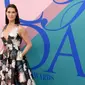 Para selebritas ini menghadiri CFDA Awards 2017 dengan mengenakan balutan dress bermotif bunga-bunga. (Foto: Instagram/@fashiontomax)