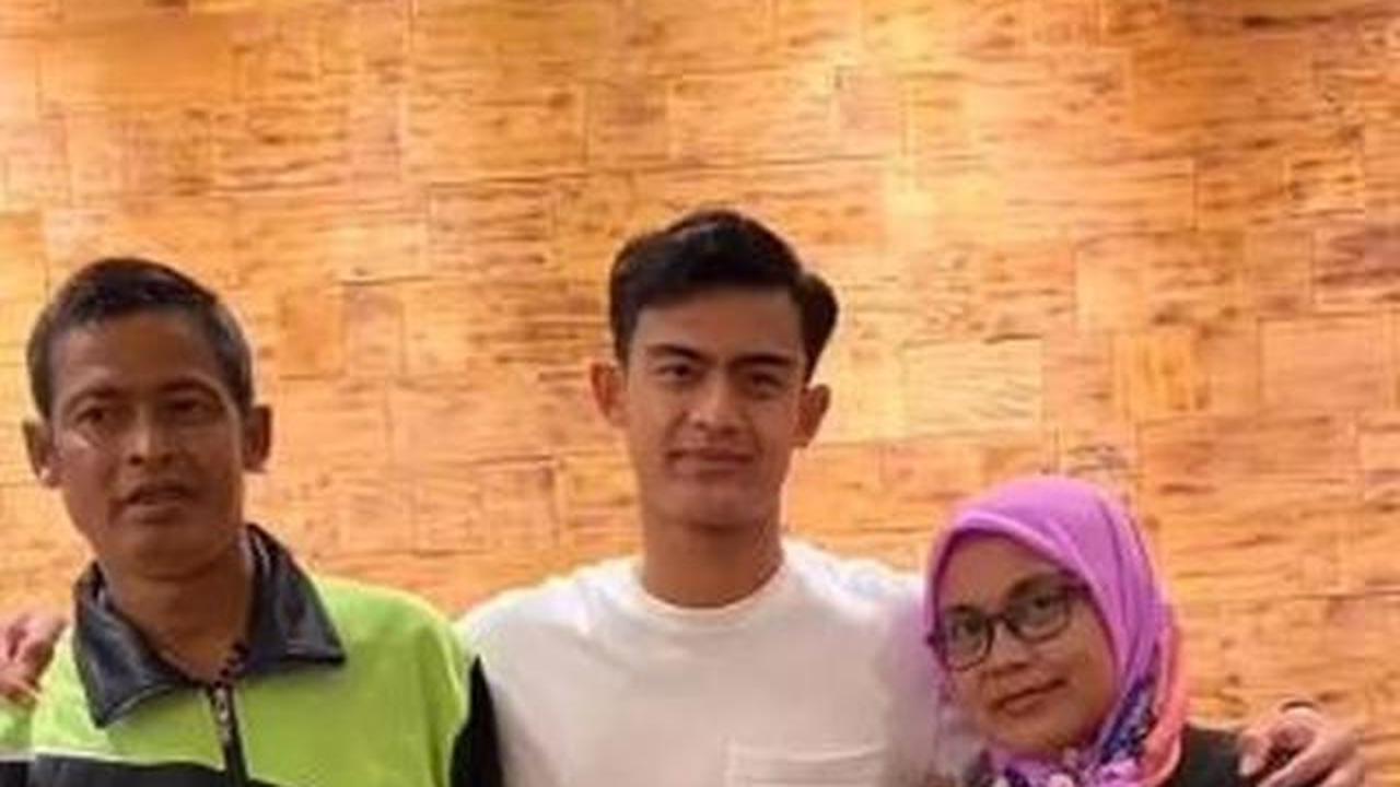 5 Potret Kesederhanaan Mendiang Ayah Pratama Arhan, Fondasi Hidup yang Membentuk Karakter Sang Pemain