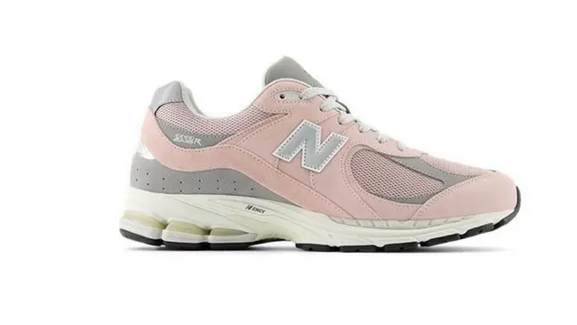 New Balance 2002r Sneakers Shoes