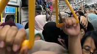 KRL Rute Jakarta Kota-Bogor Gangguan, Penumpang Gerah Tertahan 40 Menit