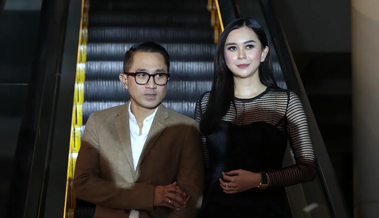 Selain para pemain dan kru SKUT terlihat hadir seperti Aura Kasih, Fajar Bustomi, Lukman Sardi, Maudy Koesnaedi dan Ben Joshua, tampak hadir Presiden Republik Indonesia ketiga, BJ Habibie, Syahrini, Iqbaal CJR, Arie Untung. (Deki Prayoga/Bintang.com)