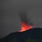 Lontaran lava pijar saat erupsi Gunung Ibu, Maluku Utara, Sabtu, 15 Juni 2024 sekira pukul 20:12 WIT. (Dok. PVMBG)