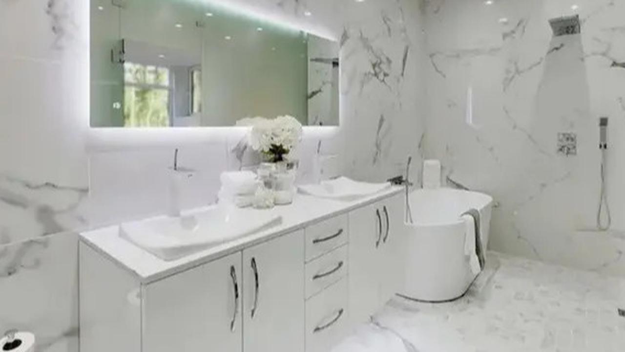 Inspirasi Desain Kamar Mandi Minimalis Kloset Jongkok Shower
