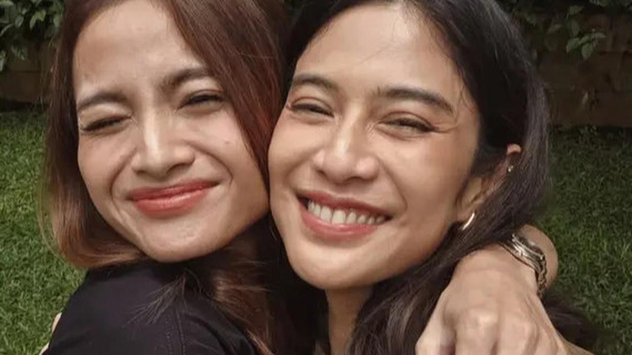 5 Potret Kedekatan Acha Septriasa dan Dian Sastro yang Terlibat Proyek Film Bersama, Penuh Kekompakan