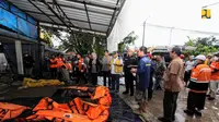 Kementerian PUPR fokus evakuasi korban serta membersihkan sampah dan puing di masa tanggap darurat usai Tsunami Anyer.(Foto humas pupr)
