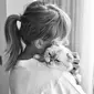 Taylor Swift dan kucing peliharaannya (Sumber: Instagram @taylorswift)