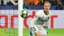 3. Marc-Andre Ter Stegen (Barcelona) - Ter Stegen memiliki jumlah kebobolan sebanyak 13 kali dan 2 kali melakukan clean sheet di Liga Champions 2019/2020. Kiper asal Jerman ini mendapat rating 6.84 di Liga Champions musim ini. (AFP/John Macdougall)