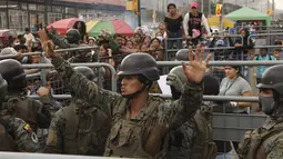 Presiden Guillermo Lasso memerintahkan militer dan polisi untuk mengambil alih kendali atas sistem penjara di Ekuador setelah terjadinya gelombang kekerasan. (AP Photo/Cesar Munoz)