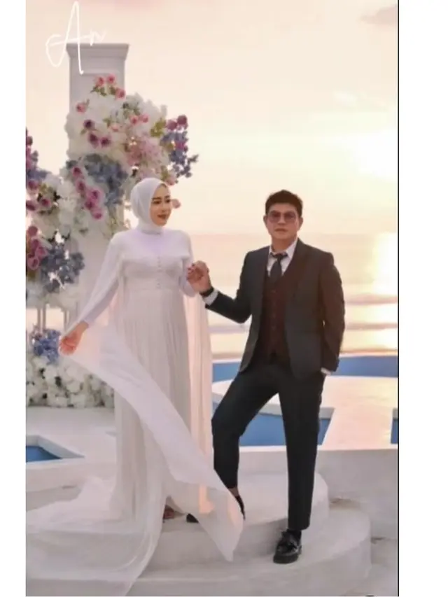 7 Momen Foto Prewedding Andika Kangen Band dan Ayu Kartika, Romantis di Pantai
