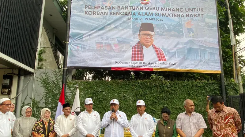 Ketua Umum Gebu Minang Oesman Sapta Odang (Oso) melepas langsung bantuan korban bencana banjir dan longsor Sumbar pada hari ini, Minggu (19/5/2024).