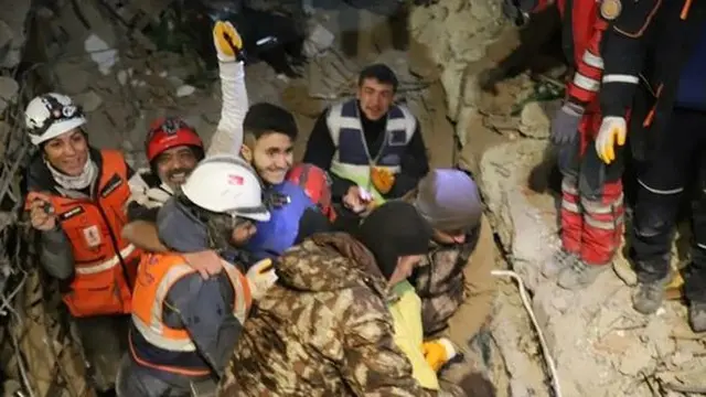 Minum Air Kencing Untuk Bertahan, Remaja Korban Gempa Turki Ini Terperangkap 94 Jam