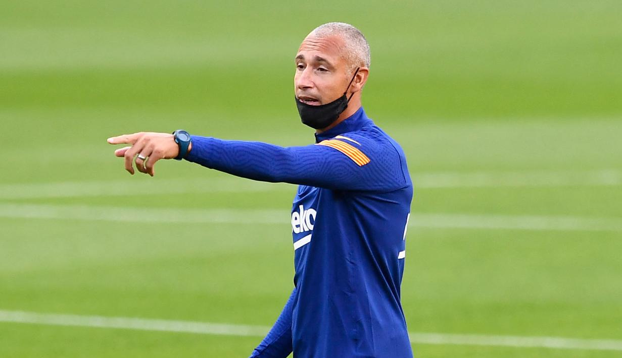 Henrik Larsson - Pria asal Swedia ini merupakan asisten alias tangan kanan Koeman di Barcelona. Larsson yang pernah membawa Blaugrana juara Liga Champions 2005-2006 ini bisa menjadi solusi jangka pendek jika Koeman dipecat. (AFP/Josep Lago)