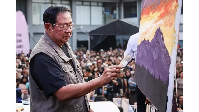6 Potret AHY dan Ibas Yudhoyono Temani SBY Melukis di Pestapora, Support Sang Ayah