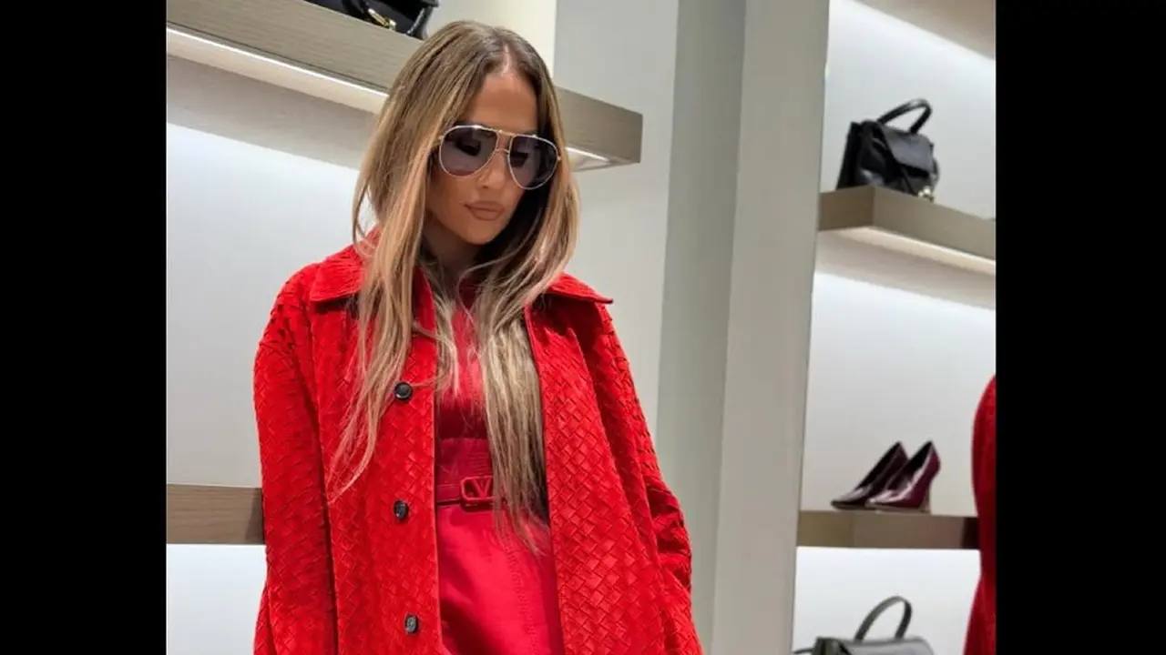 Jennifer Lopez Ditolak Masuk ke Toko Chanel Saat Kunjungi Turki, Reaksinya Jadi Sorotan