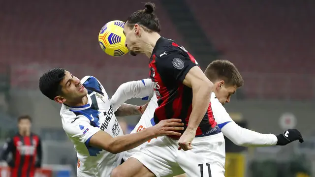 Foto Liga Italia: Sang Pemuncak Klasemen AC Milan Dipermalukan Atalanta 3 Gol Tanpa Balas