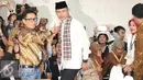 Ketua DPW PAN DKI Eko Patrio dan Agus Harimurti Yudhoyono saat berada di KPUD Jakarta, Jumat (23/9). Agus bersama Sylviana Murni umendaftarkan diri sebagai Cagub dan cawagub DKI Jakarta 2017. (Liputan6.com/Immanuel Antonius)