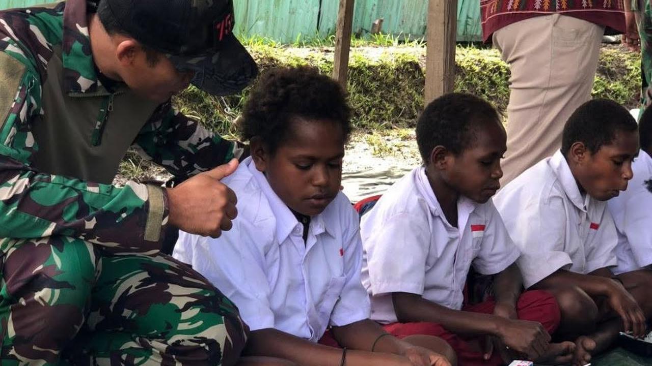 Pilunya Ucapan Bocah SD saat Santap Makan Bergizi Gratis di Papua, Rela Sisihkan Makanan Demi Keluarga