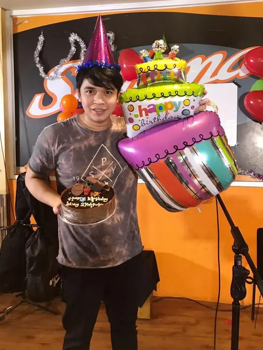 Menurutnya, selama ini ia hanya ingin mensupport sang kekasih, Hilda Vitria. Bukan ingin berpihak terkait kasus pernikahannya dengan Kris Hatta. (Instagram/bilsky16)