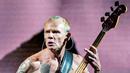 <p>Aksi basis grup band rock Red Hot Chili Peppers (RHCP), Flea saat tampil di Soldier Field, Chicago, Amerika Serikat, 19 Agustus 2022. Red Hot Chili Peppers bergabung dengan tamu spesial seperti The Strokes dan Thundercat. (Photo by Rob Grabowski/Invision/AP)</p>