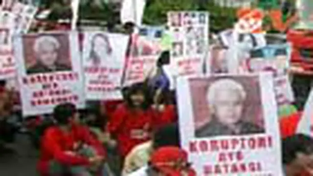Kediaman Boediono Jadi Sasaran Demo