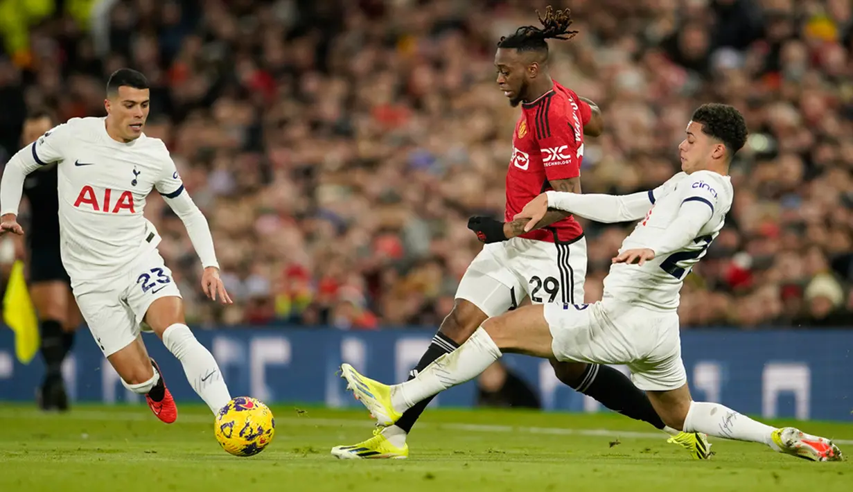Dengan hasil imbang ini MU masih menempati posisi tujuh klasemen sementara Liga Inggris 2023/2024 dengan raihan 32 angka. Sedangkan, Tottenham di urutan 5 dengan 40 poin. (AP Photo/Dave Thompson)