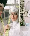 Nadya Mustika resmi dipindang Iqbal Rosadi sebagai istri pada akhir pekan lalu. Pesona cantiknya sebagai pengantin perempuan tuai pujian saat akad hingga resepsi. Seperti apa potretnya? [@nadyamustikarahayu]