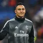 1. Keylor Navas - Kehilangan tempat di skuat Real Madrid membuat Navas harus segera mencari pelabuhan baru. Bermodalkan sudah menjuarai Liga Champions menjadi nilai plus dari Navas. (AFP/Gabriel Bouys)