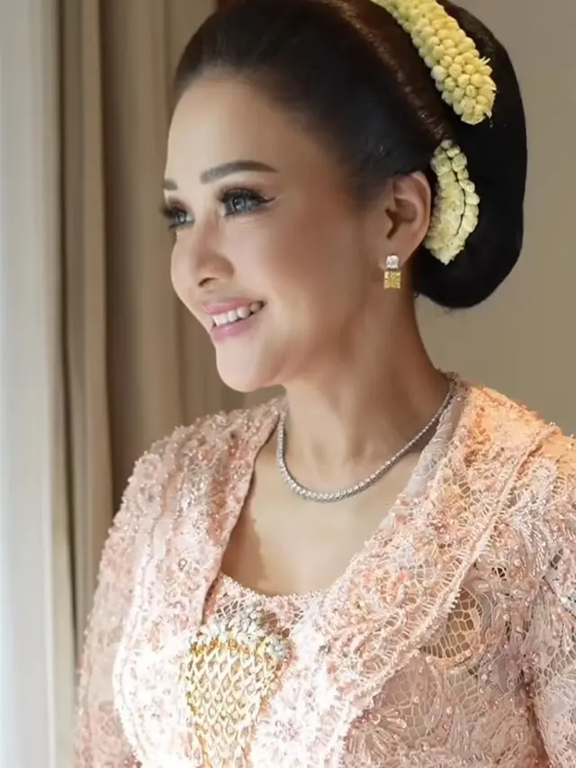 Detail Perhiasan Maia Estianty saat Acara Pengajian dan Siraman Pernikahan El Rumi