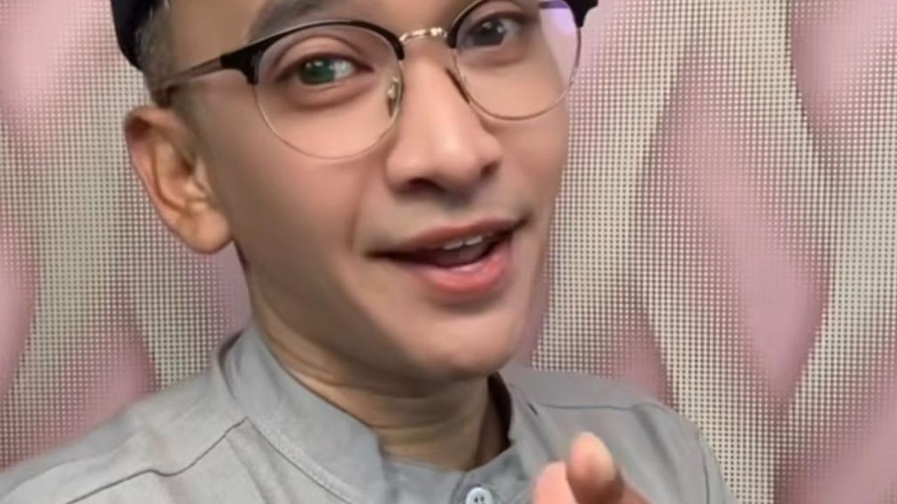 Ruben Onsu Pakai Baju Muslim dan Kopiah, Digosipkan Dekat dengan Desy Ratnasari? Netizen Heboh!