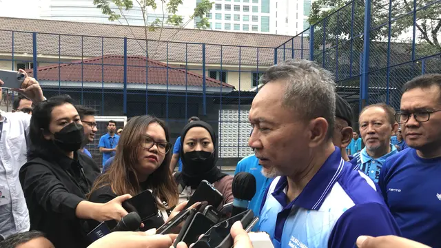 Menteri Perdagangan (Mendag) Zulkifli Hasan dalam acara Festival Kemerdekaan 2023 di Kantor Kemendag, Jakarta Pusat, Kamis (6/7/2023). Mendag mengatakan bahwa negara maju menentang pembangunan smelter Freeport di Gresik. (Elza/Liputan6.com)