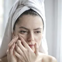 Tips mengatasi kulit wajah yang sedang stres. (foto: andreas/freepik)