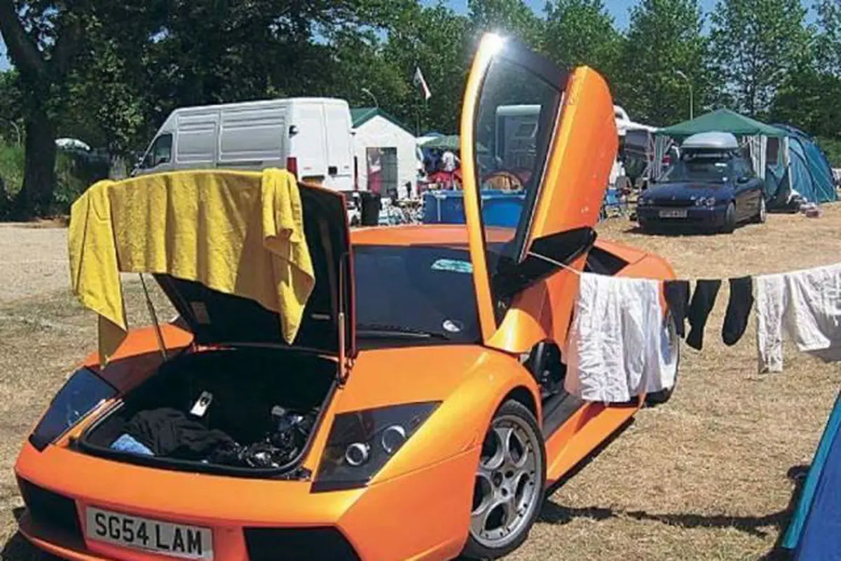 Lamborghini Seharga Rp 2,5 M Disulap Jadi Jemuran