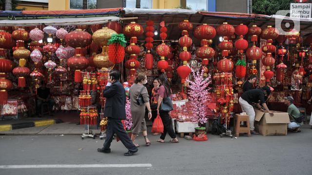 Berburu Pernak-Pernik Imlek di Petak Sembilan