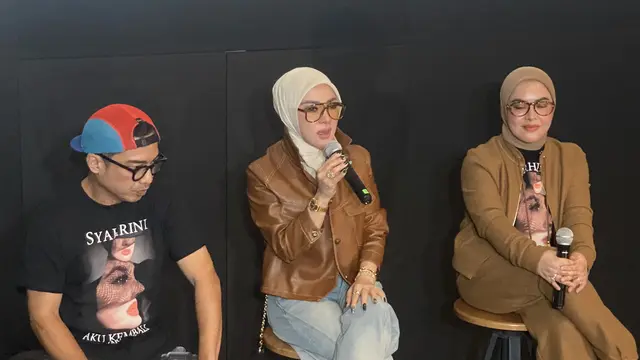 Dino Hamid, Syahrini, dan Aisyahrani dalam konferensi pers Syahrini: Aku Kembali Live in Concert yang dihelat di kawasan SCBD, Jakarta, Selasa (27/10/2026). (Liputan6.com/Nola Vemiliana)