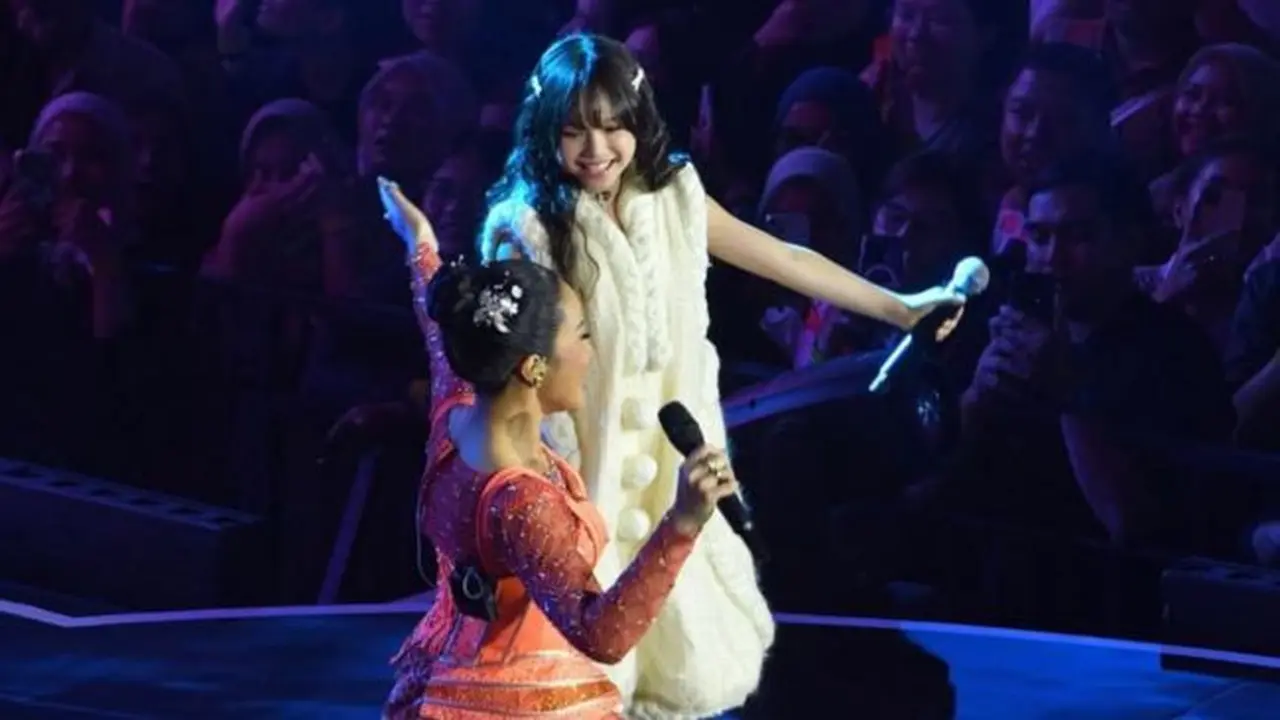 Gempi berduet dengan Yura Yunita di konser Bingah. (credit: instagram.com/putradjohan_aloke/gadiiing
