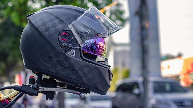 11 Arti Mimpi tentang Helm, Melambangkan Rezeki? - Ragam Bola.com