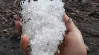 Bongkahan Es di Puncak Gunung Slamet. (Liputan6.com/Istimewa)