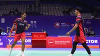 Ganda putra Indonesia Fajar Alfian/Muhammad Rian Ardianto lolos ke perempat final setelaj menumbangkan Andreas Sondergaard/Jesper Toft dari Denmark. Fajar/Rian menang 21-15 dan 21-8 di&nbsp;Olympic Sports Center Gymnasium, Kamis (19/19/2024). (foto: PP PBSI)