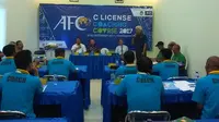 PSSI menggelar kursus kepelatihan berlisensi AFC di Wisma Dharmaputra, Yogyakarta, 18-30 Desember 2017. (Bola.com/Ronald Seger)