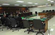 Tidak hadir karena sakit, sidang perdana OC Kaligis ditunda