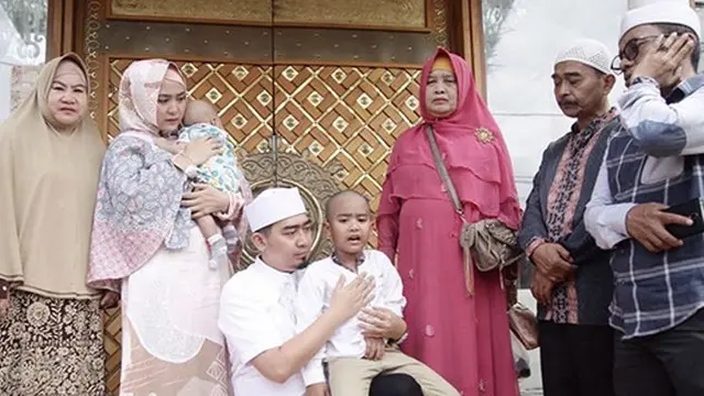 [Bintang] Ustaz Solmed dan April Jasmine