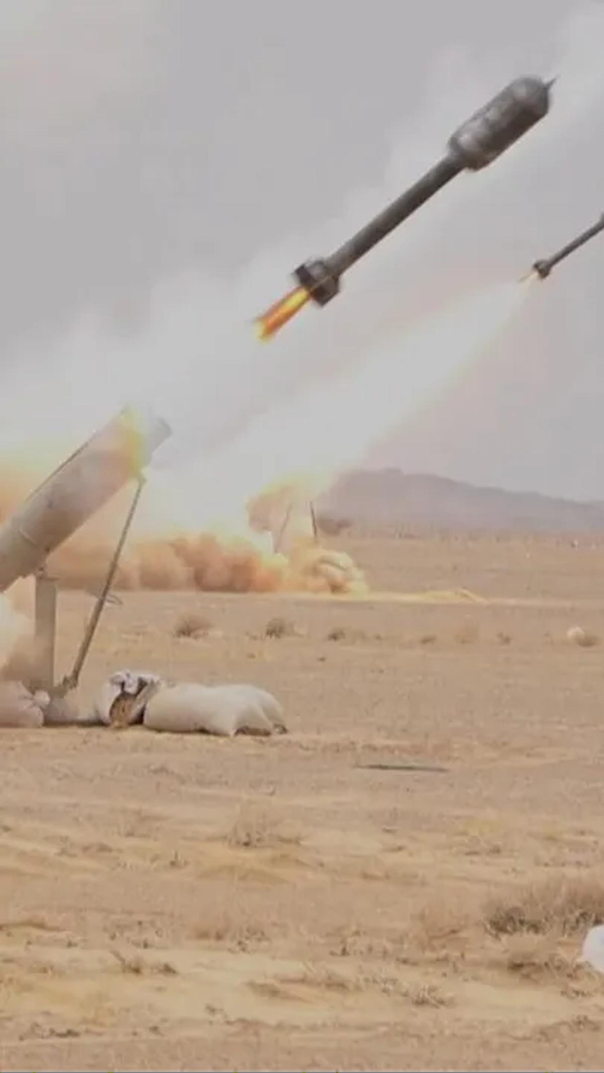 Houthi juga menggunakan rudal anti-pesawat yang telah digunakan untuk menjatuhkan beberapa pesawat, setidaknya ada tiga UAV AS, pada rentan waktu pada bulan Oktober 2017 dan Juni sampai dengan Agustus 2019.&nbsp;<br>